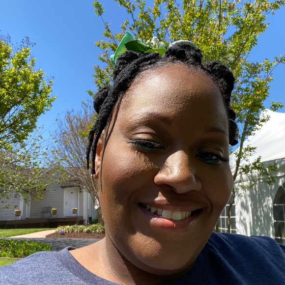 Meet your Posher, Sherrae - Picture 2 of 9